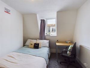 bed 8 - click for photo gallery